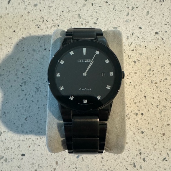CITIZENS Eco-Drive w/ small diamonds